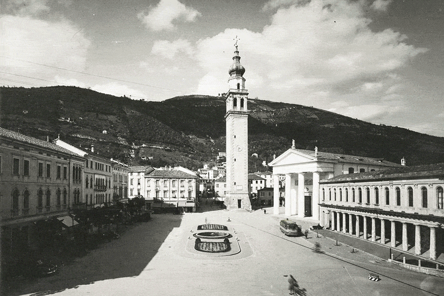 La riqualificazione della magnifica piazza monumentale di Valdobbiadene trasforma le impronte storiche degli edifici in uno spartito di segni che restituisce l'uso pedonale alla città | dal passato al futuro | Bottega di Architettura