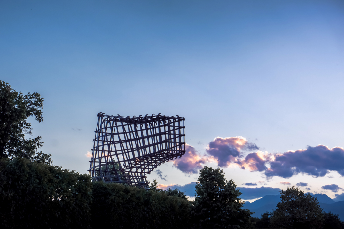 LA LUNA E IL COLOSSO | librandosi nell'aria | Bottega di Architettura